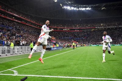 Alexandre Lacazette celebrates a goal against RC Strasbourg at Groupama Stadium