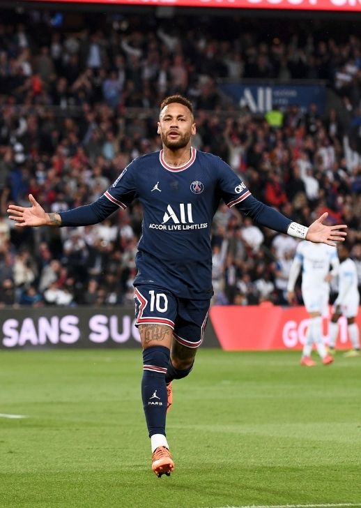 PSG win the points – and all but secure the title – but Lens have the best  tunes, Ligue 1