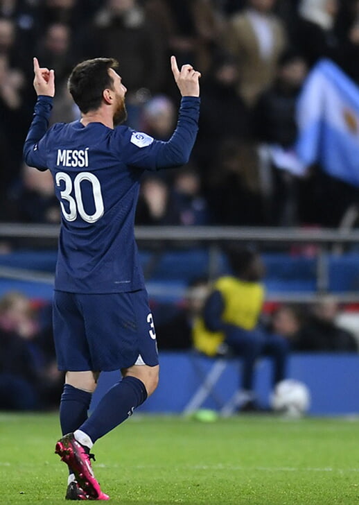 Messi returns to lead PSG past Angers