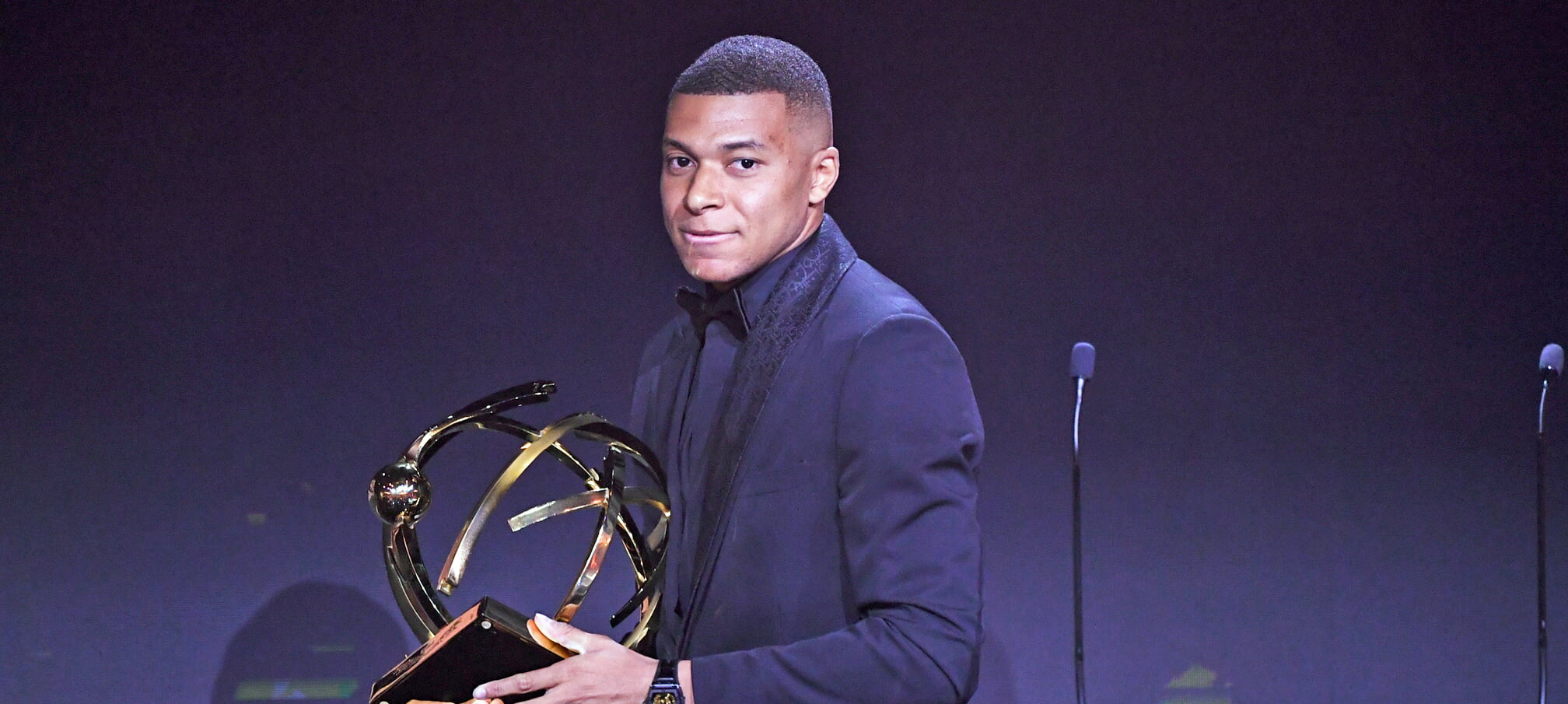 Mbappé staying at PSG after Player of the Season award