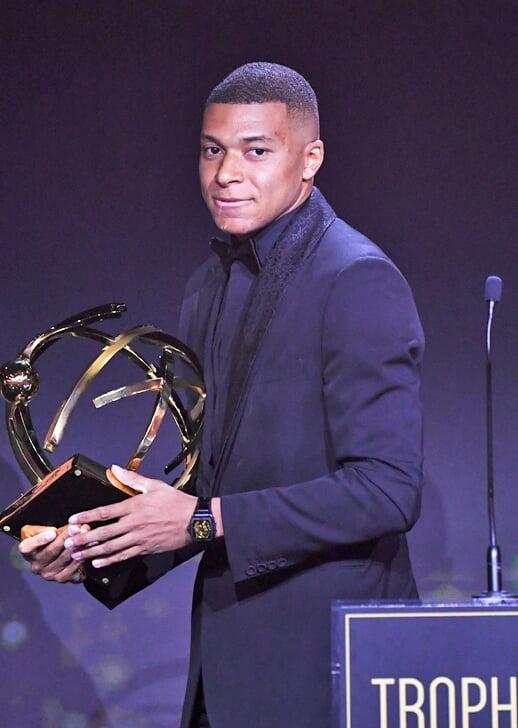 Mbappé staying at PSG after Player of the Season award