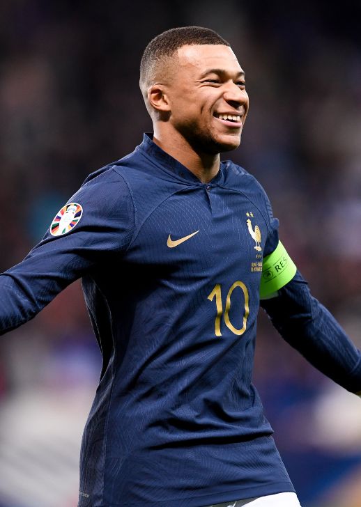 Mbappé reaches 300 career goals faster than Messi or Ronaldo