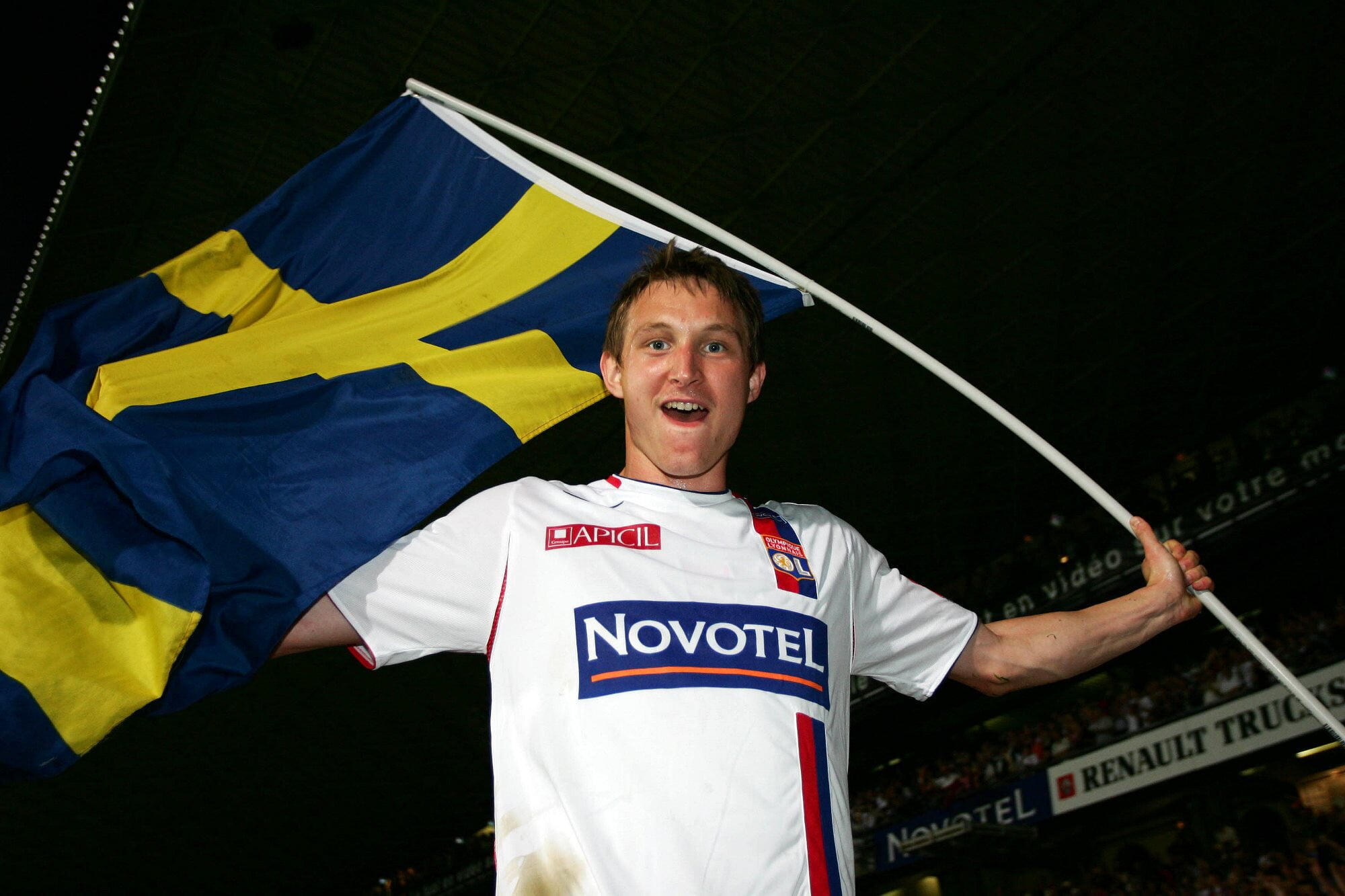 Kim Källström celebrates the 2008 Ligue 1 title
