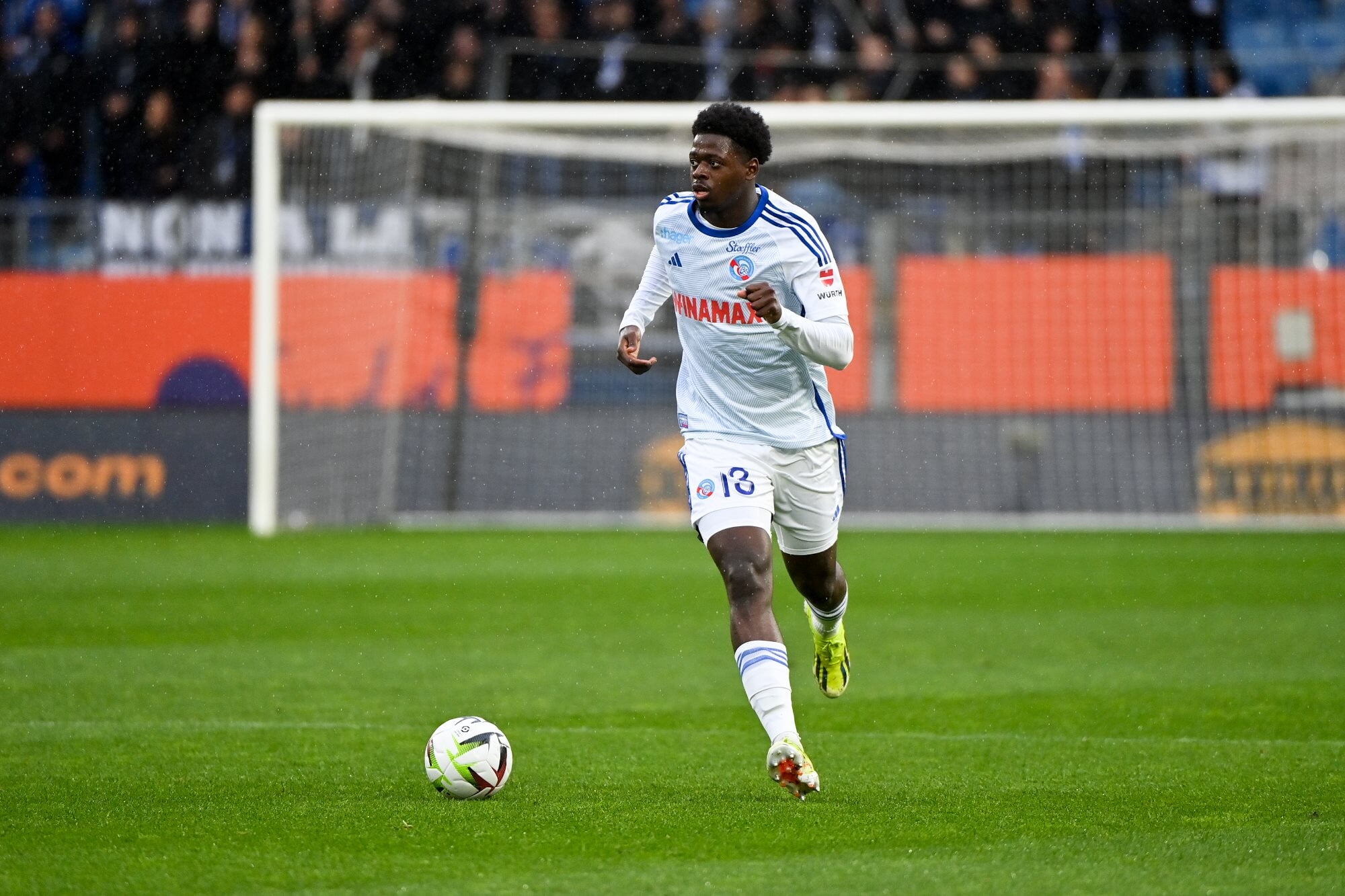 Saïdou Sow on the ball with RC Strasbourg
