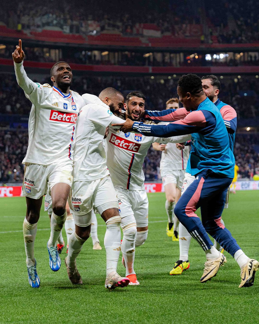 Olympique Lyonnais celebrate a goal