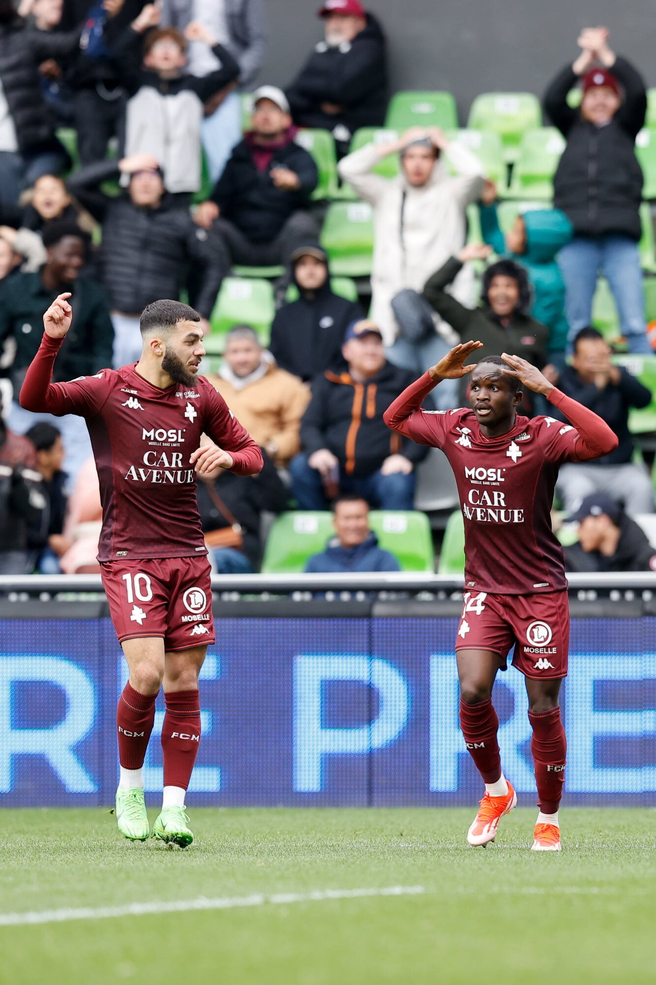 FC Metz's Georges Mikautadze and Cheikh Sabaly react to a decision