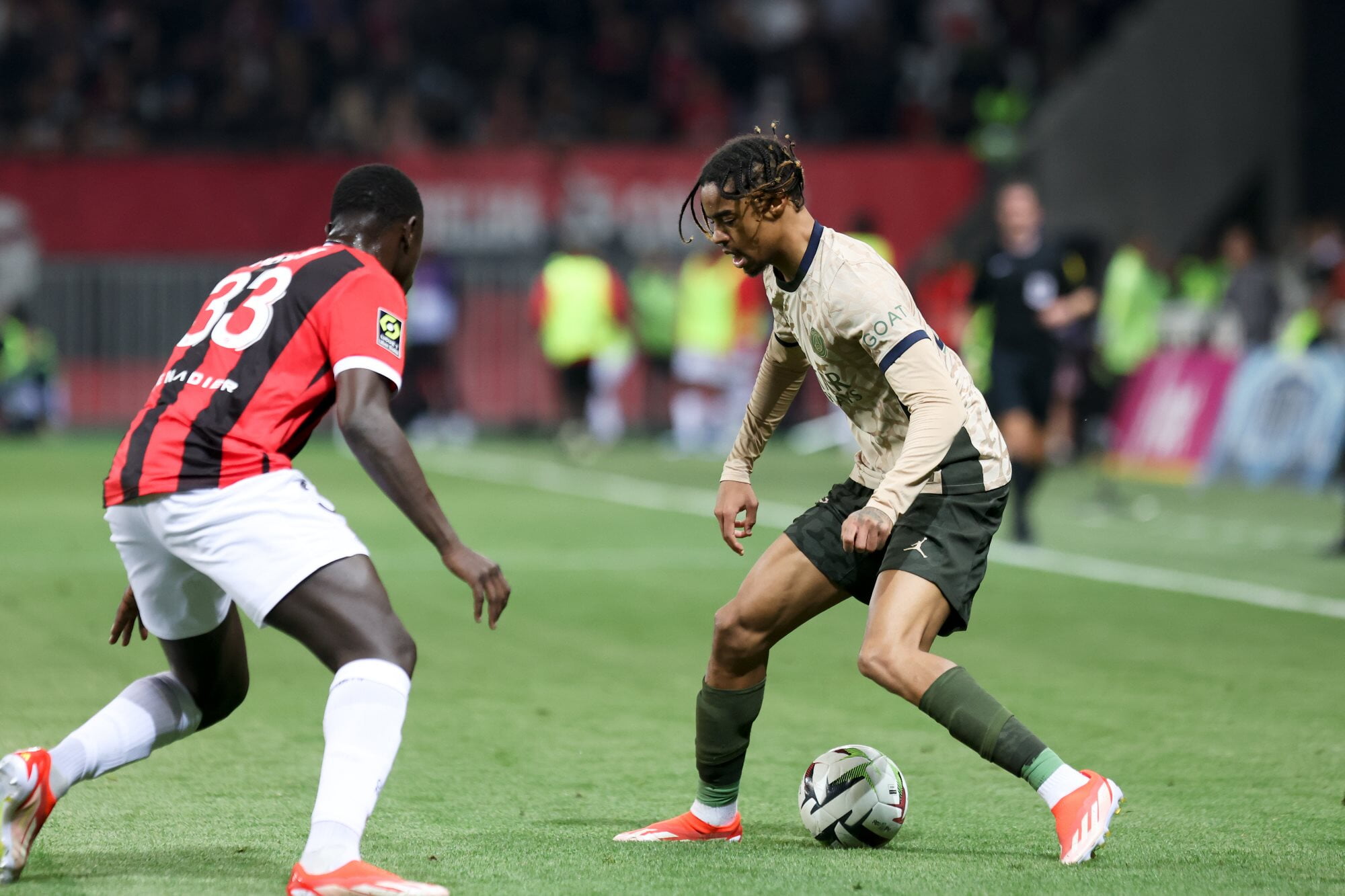 Paris Saint-Germain's Bradley Barcola on the ball against OGC Nice